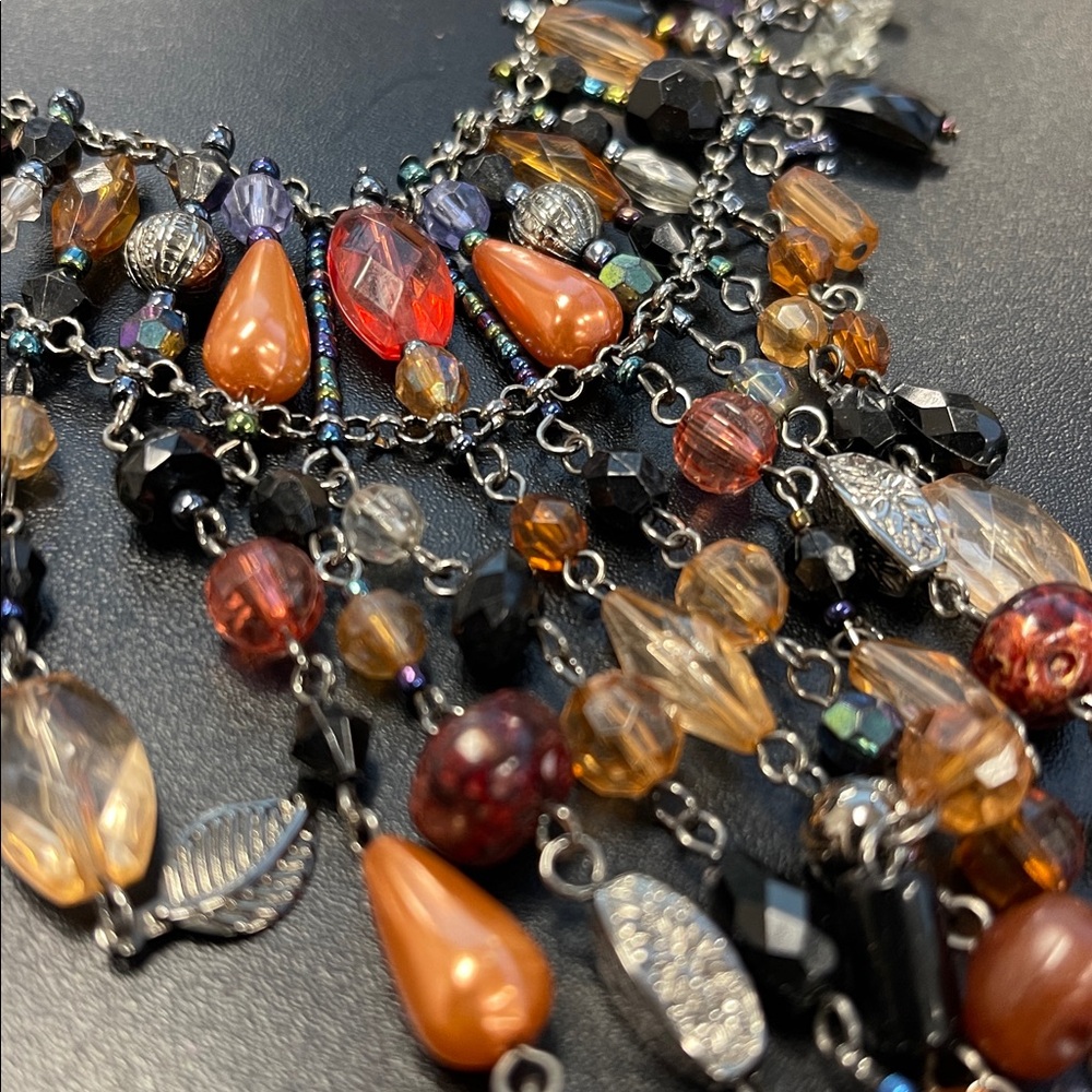 Elegant Multicolor Beaded Necklace - Picture 3 of 3